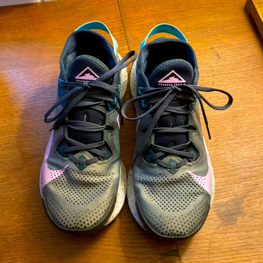 Nike trail Pegasus green and pink size 8.